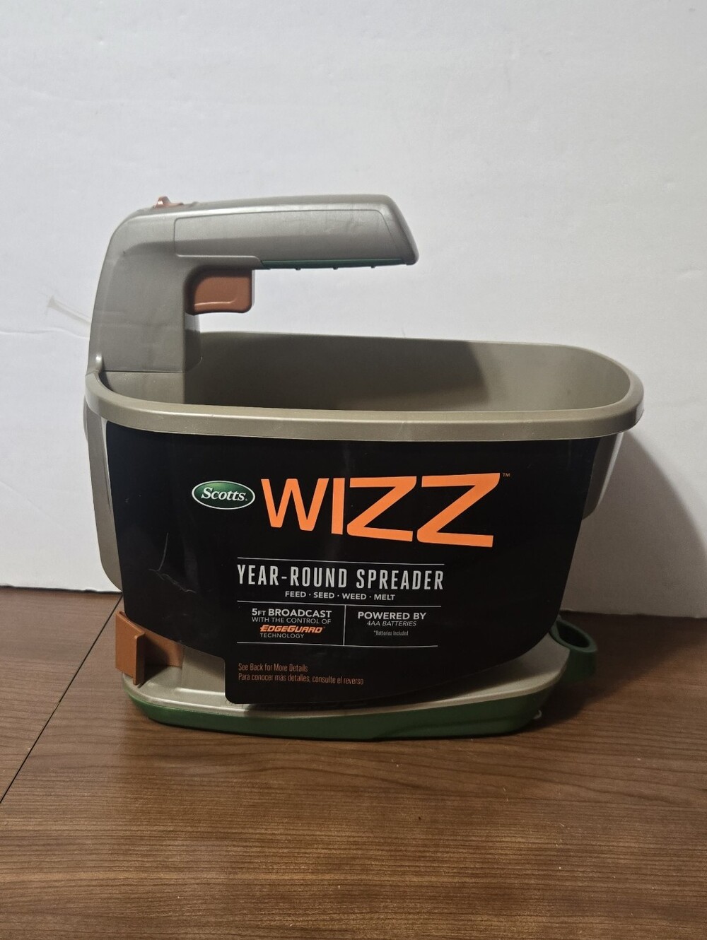Scotts Wizz Year-Round Spreader - Gray, Black, Orange, Green